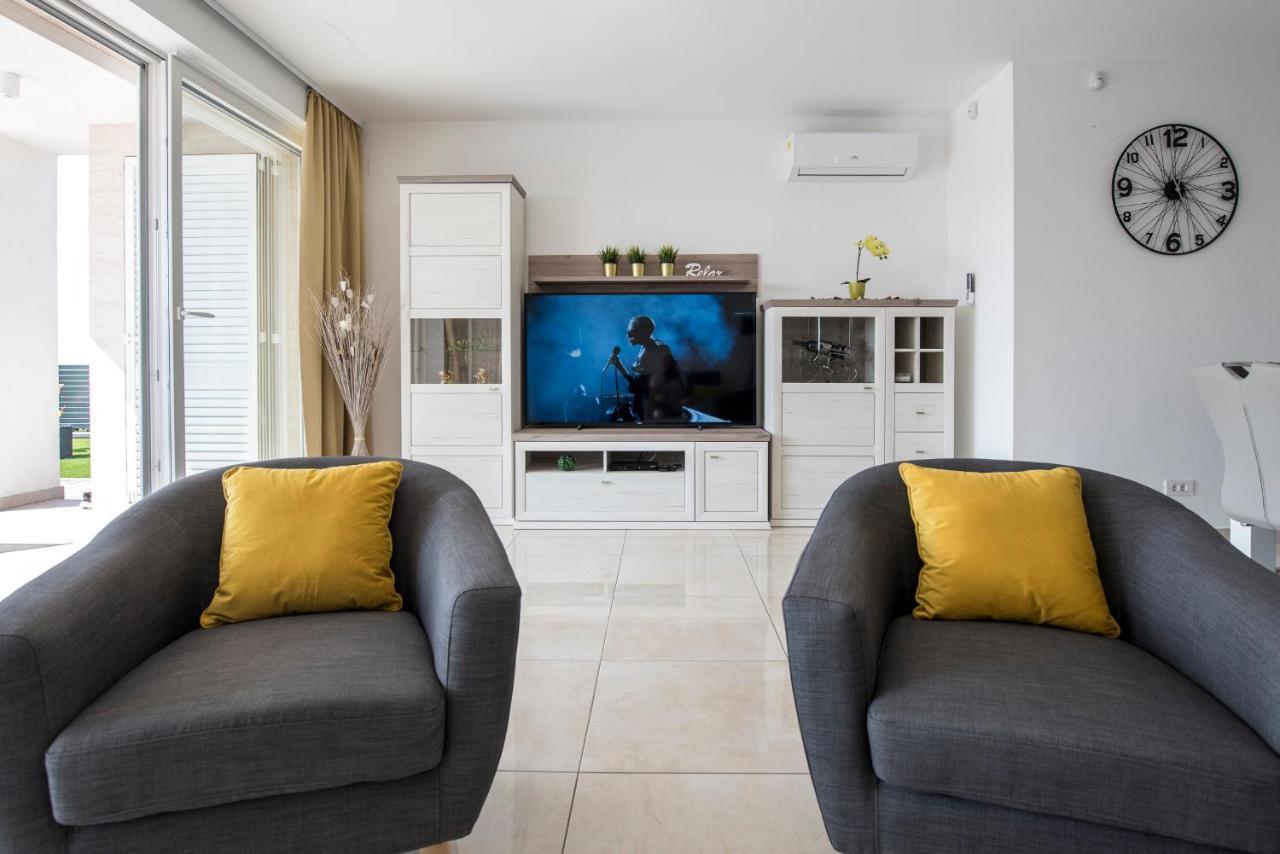 Villas Royal II With Private Pool Novaglia Esterno foto